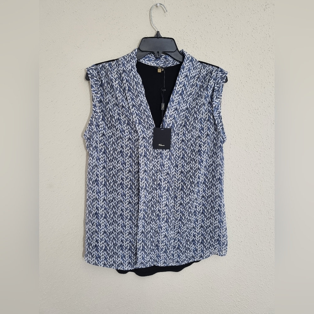 Women's Blue and White Sweater - Picture 8 of 8